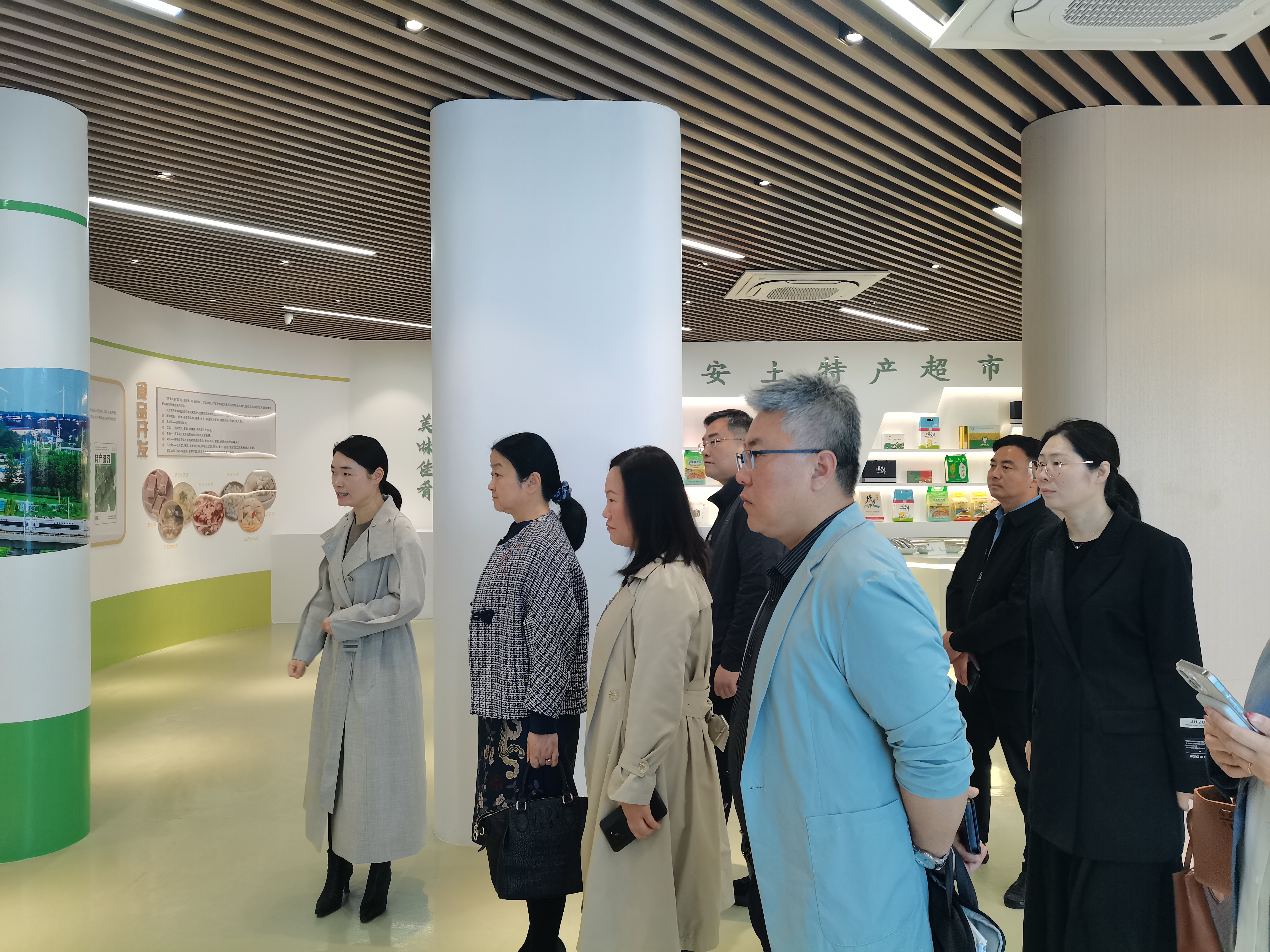 车桥镇芡实产业研究院参观