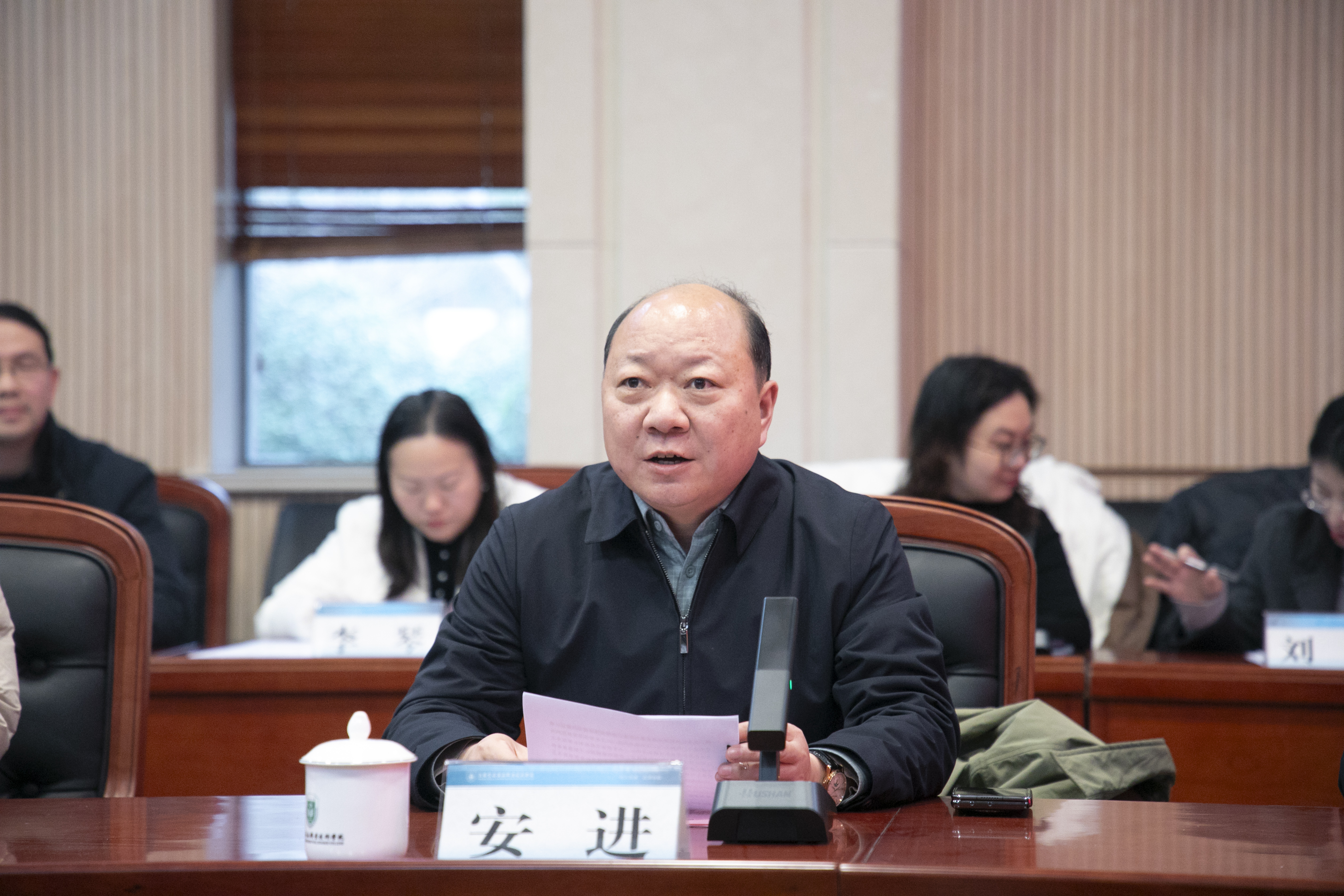 党委副书记、校长安进主持会议